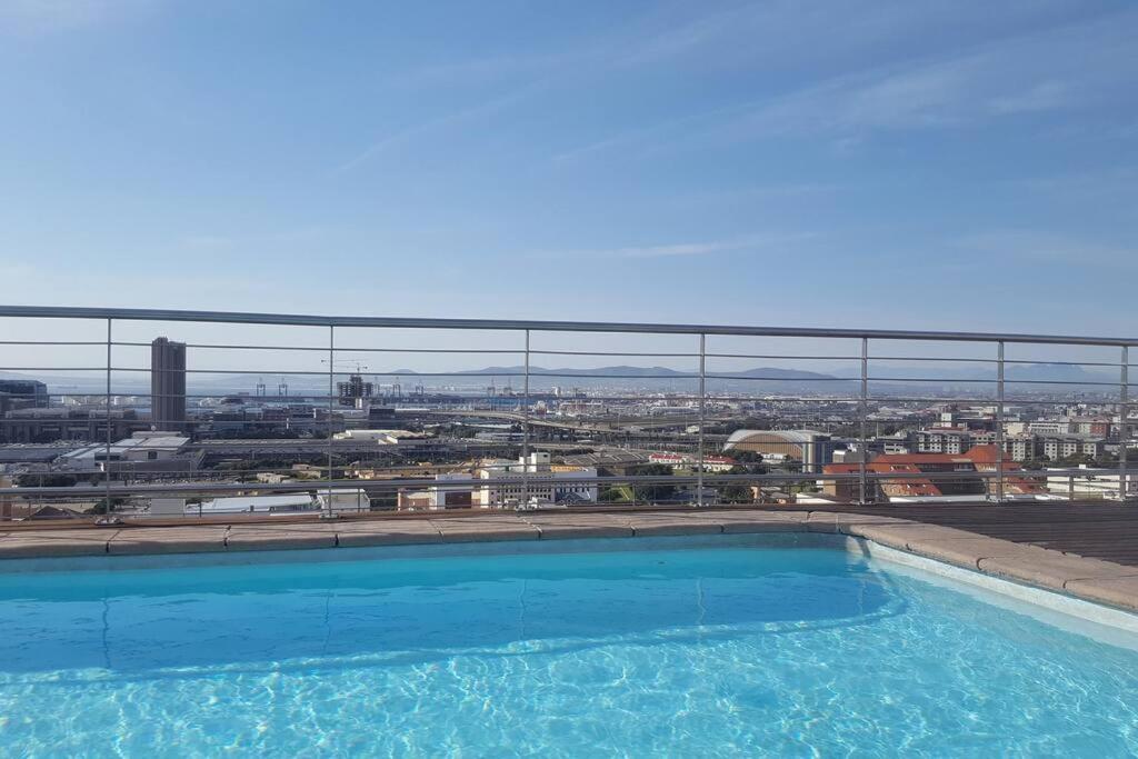 ケープタウンFour Seasons 818- Spacious Cbd Studio - Onsite Parking, Gym & Rooftop Poolアパートメント エクステリア 写真