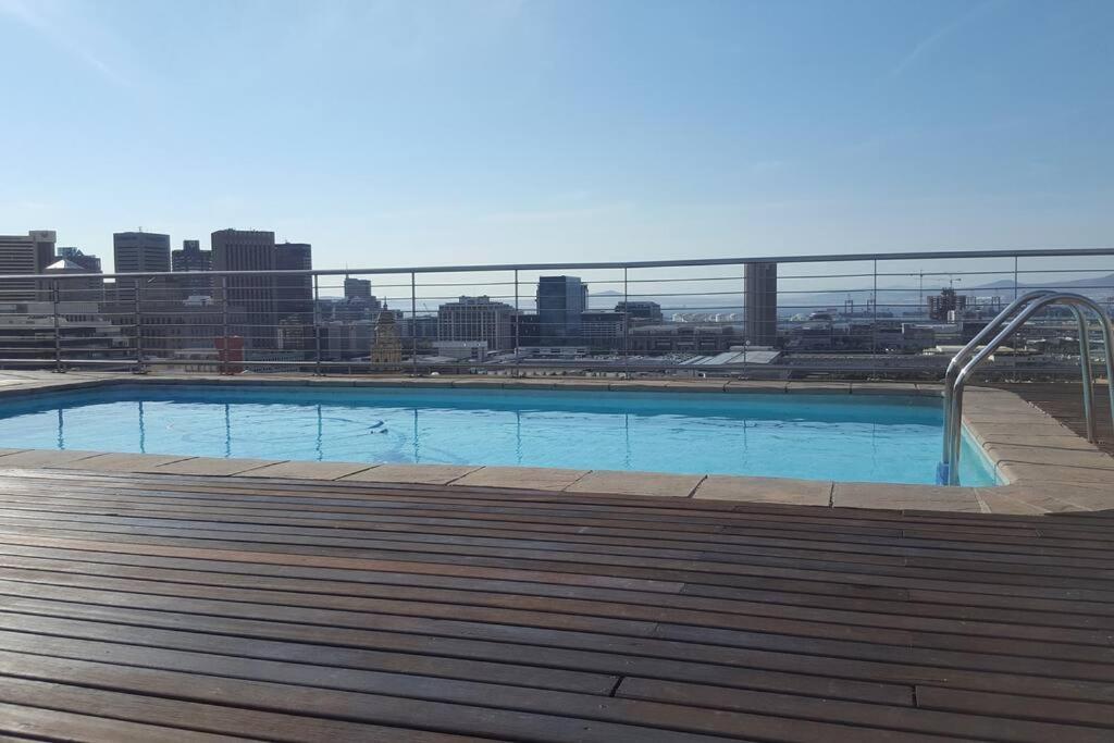 ケープタウンFour Seasons 818- Spacious Cbd Studio - Onsite Parking, Gym & Rooftop Poolアパートメント エクステリア 写真