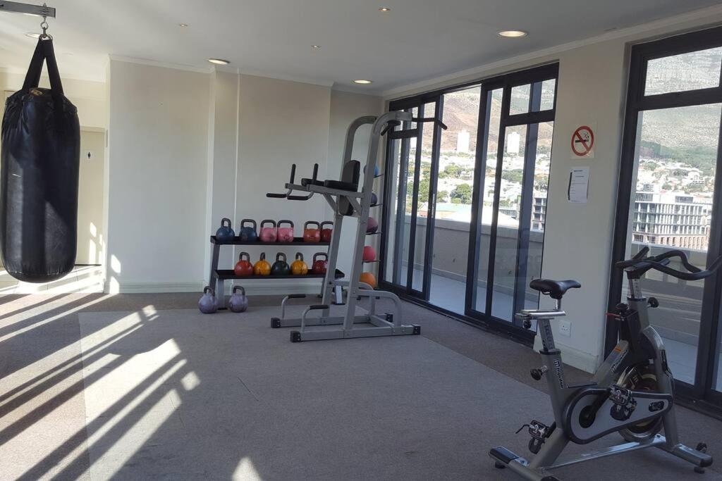 ケープタウンFour Seasons 818- Spacious Cbd Studio - Onsite Parking, Gym & Rooftop Poolアパートメント エクステリア 写真