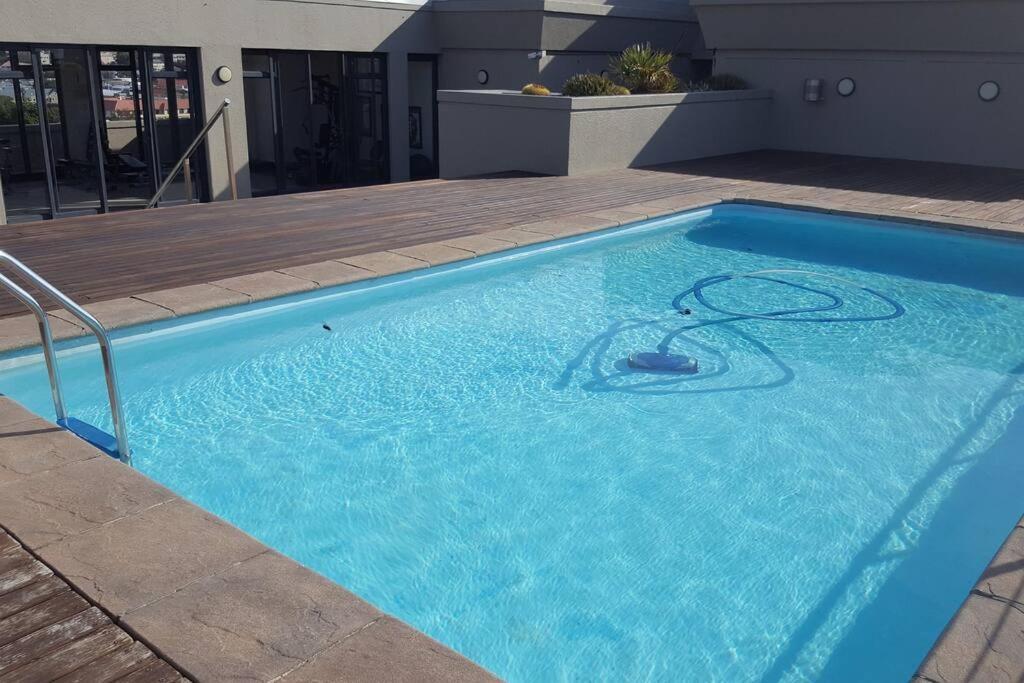ケープタウンFour Seasons 818- Spacious Cbd Studio - Onsite Parking, Gym & Rooftop Poolアパートメント エクステリア 写真
